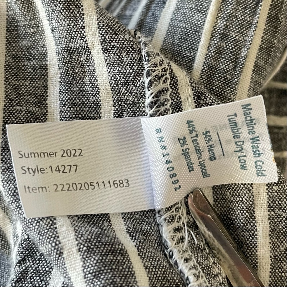 EUC Marine Layer Beach Shorts Women’s M Gray White Stripe Hemp Blend Pull on - Picture 11 of 11